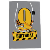 Schattigee jongensbouw Verjaardag 9e Medium Cadeauzakje (Voorkant)