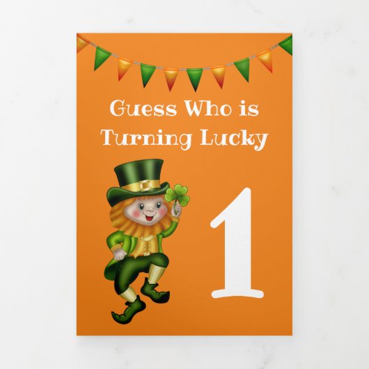 Schattigee kabouter danst met kinder Shamrock-part Drieluik Uitnodiging (Cover)