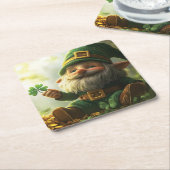 Schattigee kabouter leprechaun met klavertjes en k kartonnen onderzetters (Schuin)