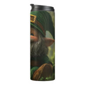 Schattigee kabouter leprechaun met klavertjes en k thermosbeker (Geroteerd rechts)