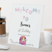 Schattigee kat 1e verjaardag welkom reclamebord met voetstuk (Insitu)