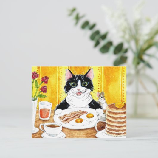 Schattigee kat eet ontbijt briefkaart (Staand voorkant)