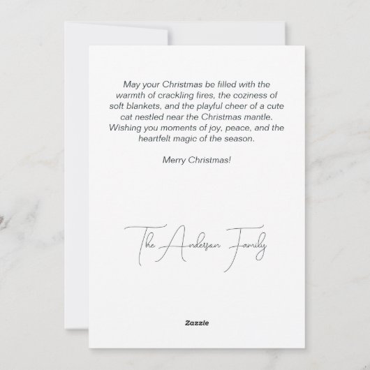 Schattigee kat in de buurt van open haard Vrolijk  Feestdagenkaart (Achterkant)