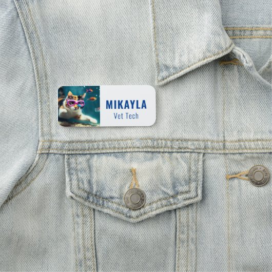 Schattigee kat in het aquarium naamplaatje (In situ)