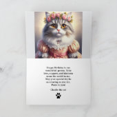 Schattigee kat in jurk en kroonverjaardag kaart (Binnen)