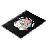 Schattigee kat in sneeuwspullen met sneeuwpopkunst notitieboek (Linkerzijde)