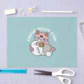 Schattigee kat in sneeuwspullen met sneeuwpopkunst tissuepapier (Craft)