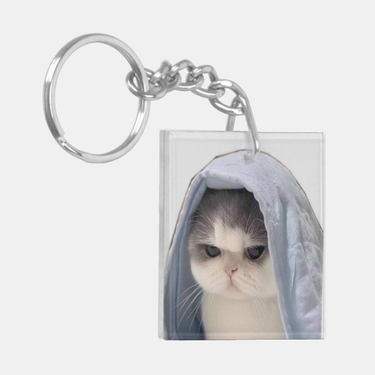 Schattigee kat met deken sleutelhanger (Voorkant Links)