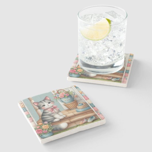 Schattigee kat op veranda met bloemen en patchwork stenen onderzetter (Zijkant)