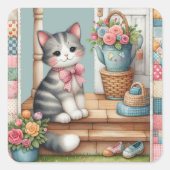 Schattigee kat op veranda met bloemen en patchwork vierkante sticker (Voorkant)