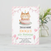 Schattigee kattenverjaardagsuitnodiging kaart (Staand voorkant)