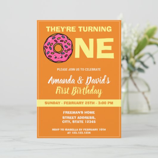 Schattigee Kawaii Donut Sinaasappel Joint Twin 1st Kaart (Staand voorkant)