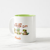 Schattigee Kawaii Frog die de kikkers uitliet Tweekleurige Koffiemok (Voorkant links)