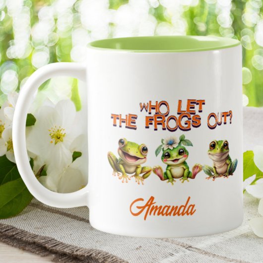 Schattigee Kawaii Frog die de kikkers uitliet Tweekleurige Koffiemok