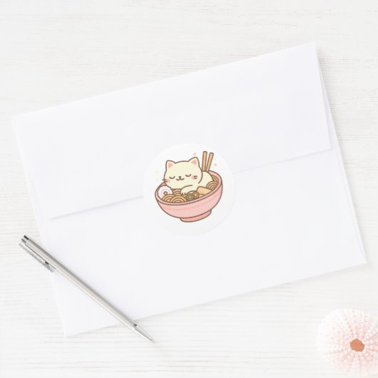 Schattigee Kawaii-kat die slaapt in Ramen Bowl Ronde Sticker (Envelop)