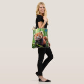 Schattigee Kawaii stijl rode panda in een bamboe b Tote Bag (Op model)
