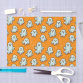 Schattigee Kawaii Style Ghosts in het Sinaasappel Tissuepapier (Craft)