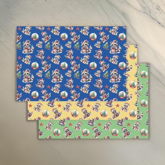 Schattigee kerst wasberen met geschenken sneeuwbol inpakpapier vel