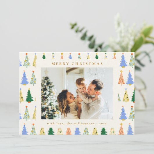 Schattigee kerstbomen groen boho twee foto bericht feestdagenkaart (Staand voorkant)
