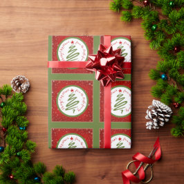 Schattigee kerstboom en rode achtergrond cadeaupapier