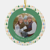 Schattigee kerstboom rode groene familie aangepast keramisch ornament (Voorkant)