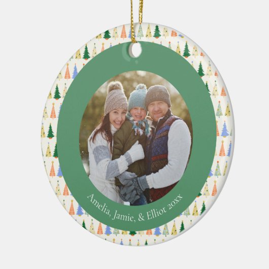 Schattigee kerstboom rode groene familie aangepast keramisch ornament (Links)