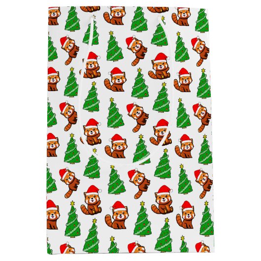 Schattigee kerstboom rode panda kerstmuts medium cadeauzakje (Voorkant)
