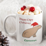 Schattigee kerstcapibara dierlijke kerstmuts koffiemok<br><div class="desc">Stap in de kerstsfeer met deze Happy Capy Christmas-mok, met een charmante capibara versierd met een kerstmuts! Met de hand geïllustreerd door een mens - ik! - is dit unieke koffiekopje perfect voor warme chocolademelk, thee of koffie. Met zijn speelse woordspeling, schattig capibara-ontwerp en grillige retro-typografie is het ideaal voor...</div>