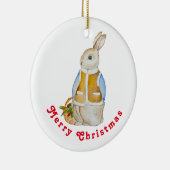 Schattigee kersthaas met een mand met sparrenzemel keramisch ornament (Rechts)