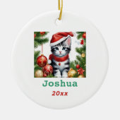 Schattigee Kerstkat in Santa Hat Personaliseren Keramisch Ornament (Voorkant)
