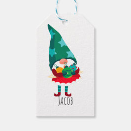 Schattigee Kerstmis Gnome met Kerstmis Ornamenten Cadeaulabel