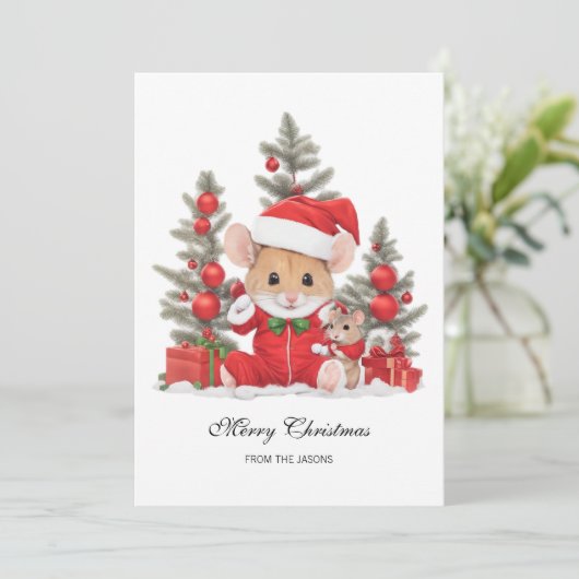 Schattigee kerstmuis met rood Pet gepersonaliseerd Feestdagenkaart (Staand voorkant)