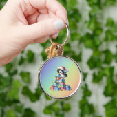 Schattigee kerstpinguïn met geschenken en lichten  sleutelhanger (Hand)