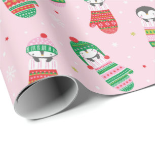 Schattigee kerstpinguïns in wanten lichtroze cadeaupapier