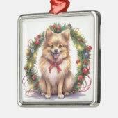SCHATTIGEE KERSTVAKANTIE POMMERSE HOND & KRANS METALEN ORNAMENT (Links)