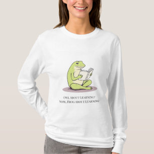 Schattigee kikker die het Shirt van vrouwen leest
