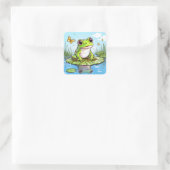 Schattigee kikker op een Lily Pad Vierkante Sticker (Tas)