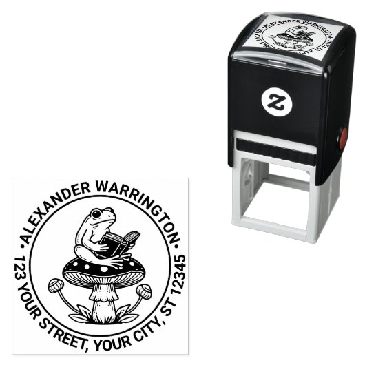 Schattigee kikker op paddestoel leesnaam retouradr  zelfinktende stempel (In situ)