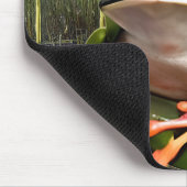 Schattigee kikker op roze bloementak muismat (Hoek)