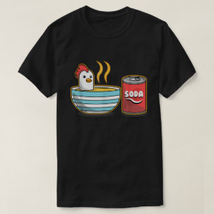 Schattigee kip in soepkom met frisdrankblikje spee t-shirt