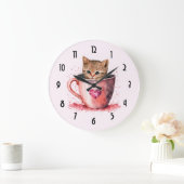 Schattigee kitten in een theekopje met harten grote klok (Huis)