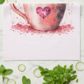 Schattigee kitten in een theekopje met harten theedoek (Gevouwen)