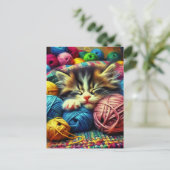 Schattigee kitten slapen onder een deken briefkaart (Staand voorkant)
