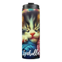 Schattigee kitten slapen onder een deken gepersona