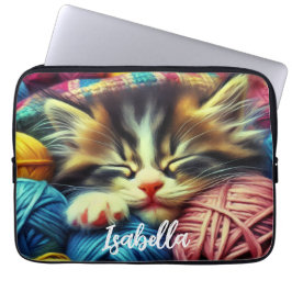Schattigee kitten slapen onder een deken laptop sleeve