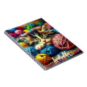 Schattigee kitten slapen onder een deken notitieboek (Rechterzijde)