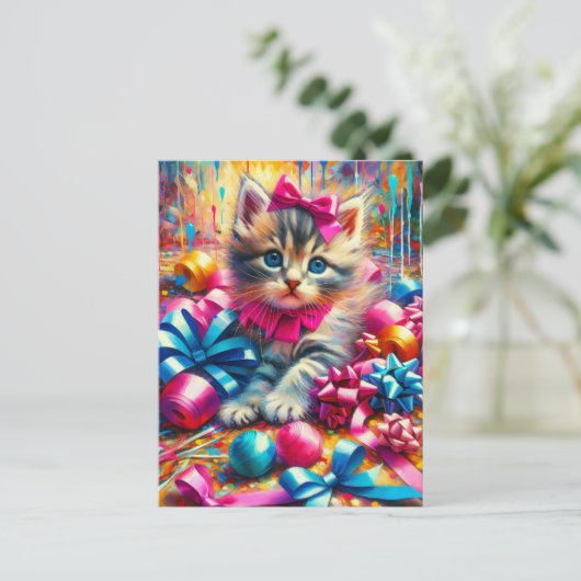 Schattigee kitten spelen in verjaardagsbogen en li briefkaart (Staand voorkant)