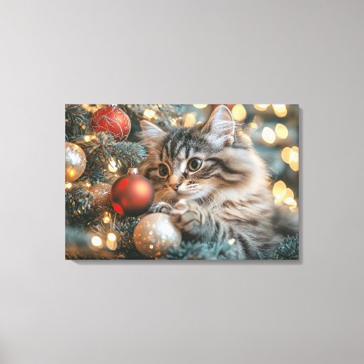 Schattigee kitten spelen met kerstballen canvas afdruk (Voorkant)