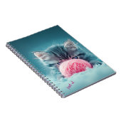 Schattigee kitten spelen met roze wollen bal notitieboek (Rechterzijde)