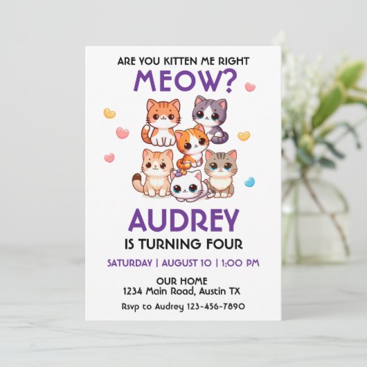 Schattigee kitten verjaardag uitnodiging (Staand voorkant)
